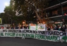 Photo of Vecinos de Caballito realizaron una "marcha de antorchas" en rechazo a un Parque Lineal