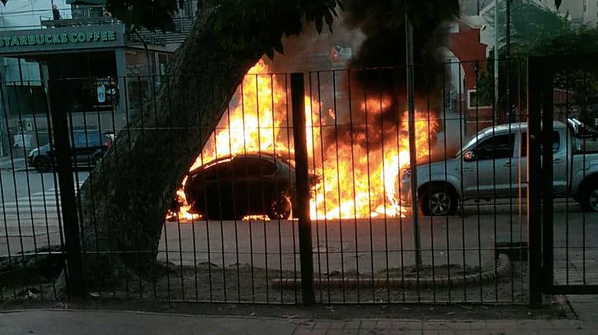 Photo of Un auto se prendió fuego en Caballito